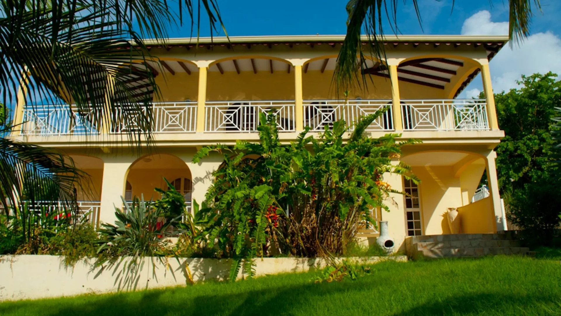 Stunning 5-Bedroom Villa In Guadeloupe With Garden And Sunny Terrace 2 Deshaies 0*,