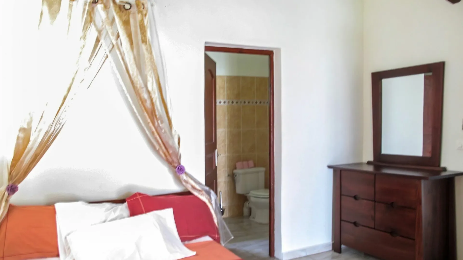 Stunning 5-Bedroom Villa In Guadeloupe With Garden And Sunny Terrace 2 Deshaies